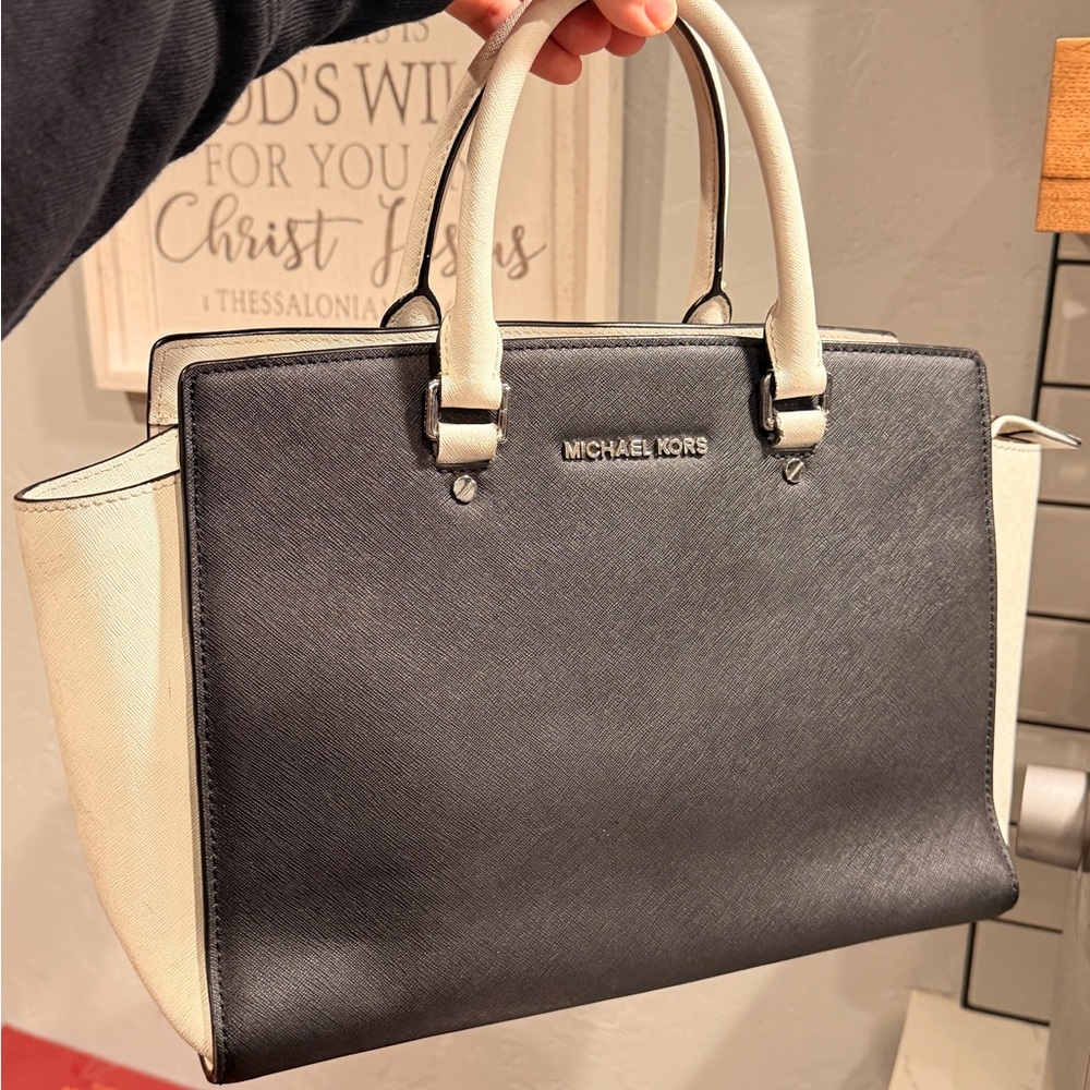 *Rehab* Michael Kors Medium Selma Bag Black/Optic White